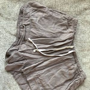Brandy Melville shorts - taupe /light purple
